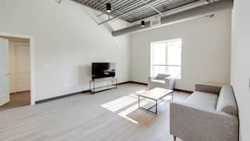 Apartment (3 Bedrooms) | Front of property