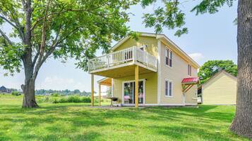 Cottage (2 Bedrooms) | Depan hartanah