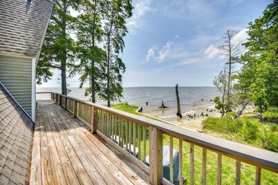 Cabin on Albemarle Sound w/ Dock & 2 Kayaks