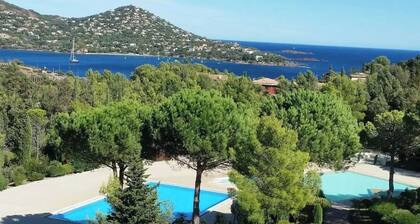 Studio Cabine 4 Personnes Rénové et Climatisé Vue à 180 ° Parking Privatif