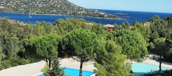 Studio Cabine 4 Personnes Rénové et Climatisé Vue à 180 ° Parking Privatif