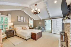House (5 Bedrooms) | Interior