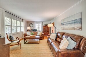 Interior - Spacious Taylors Home ~ 5 Mi to Dtwn Greenville! (Taylors)