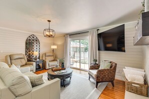 House (5 Bedrooms) | Interior