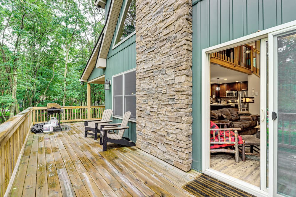 Forest Views & Hot Tub: Poconos Cozy Cabin - Lehigh River, PA