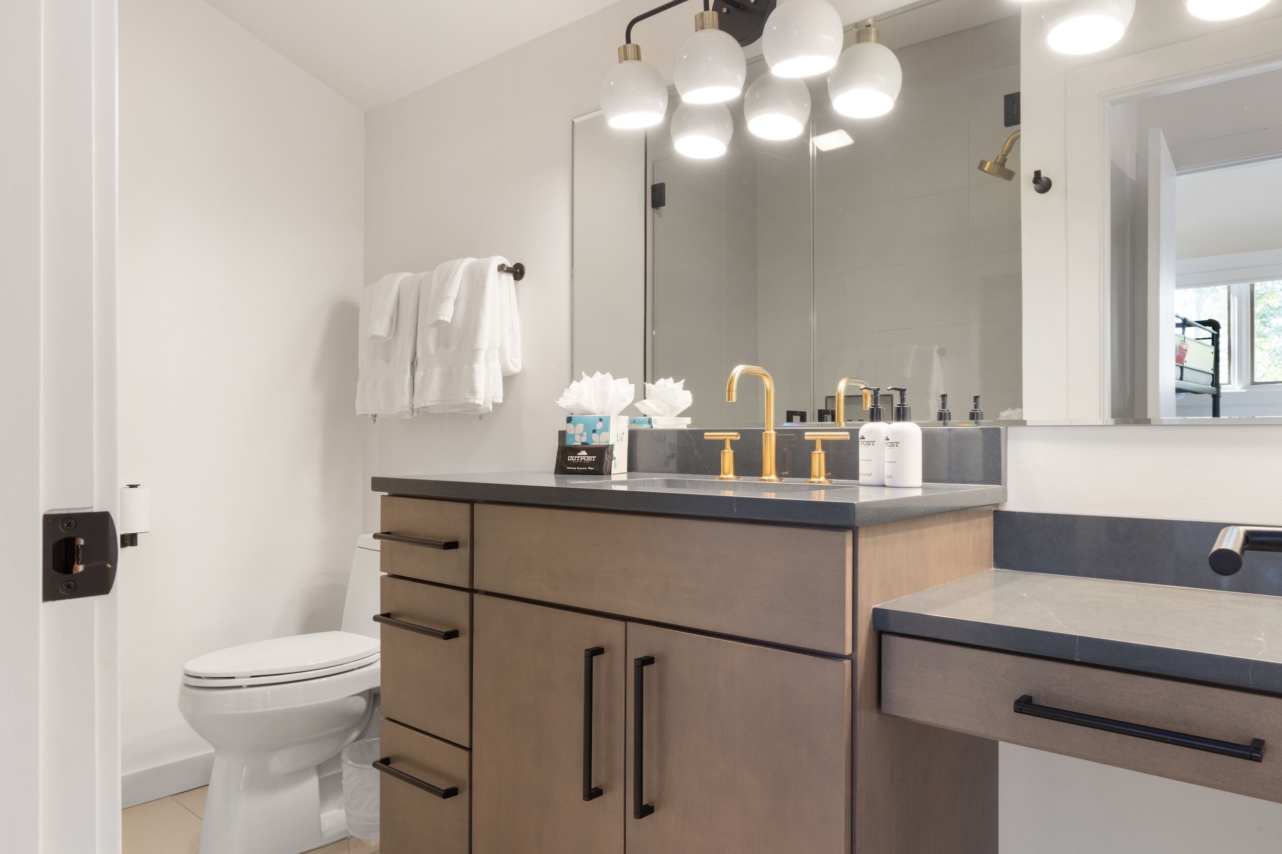 Guest Bathroom - upstairs
