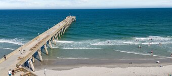 LinkedOUT #171 – 3 BD Dog Friendly Greensboro St Duplex Steps from the beach!