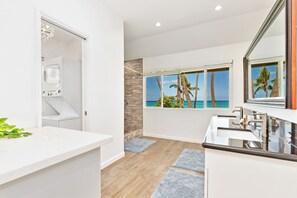 Fridge, microwave, oven, stovetop - Beachfront Family Dream Vacation in Tranquil Home Along the Waianae Coast (Waianae)