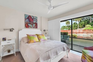 2 bedrooms, desk, iron/ironing board, travel crib - B-110 - Completely renovated first floor condo (Naples)