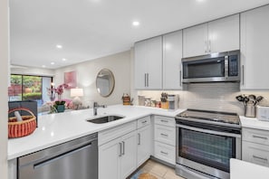 Coffee/tea maker, fridge, microwave, oven - B-110 - Completely renovated first floor condo (Naples)