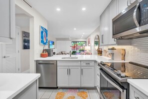 Coffee/tea maker, fridge, microwave, oven - B-110 - Completely renovated first floor condo (Naples)