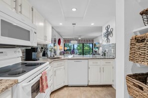 Fridge, microwave, oven, stovetop - 4th Floor -End Unit - Views! (Naples)