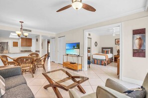 2 bedrooms, desk, iron/ironing board, travel crib - 1st Floor With Resort Views (Naples)