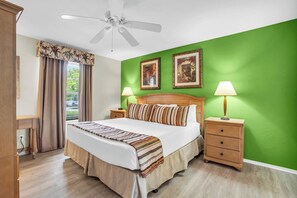 1 bedroom, desk, iron/ironing board, travel crib - I-151 - First Floor With Resort View & Sleeps 4 (Naples)