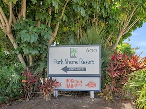 A sign for Park Shore Resort with an entrance arrow.