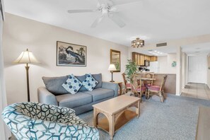 TV, DVD player, offices - I-450 - Exceptional Lake View 4th Floor Condo! (Naples)