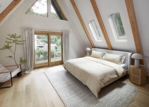 5 bedrooms, free WiFi, bed sheets