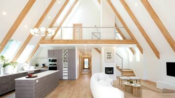 Smart TV y chimenea