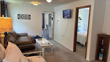 2 多间卧室、免费 WiFi、床单