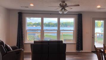 Televisor intel·ligent i llibres