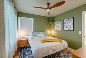 3 habitaciones, tabla de planchar con plancha, wifi y ropa de cama