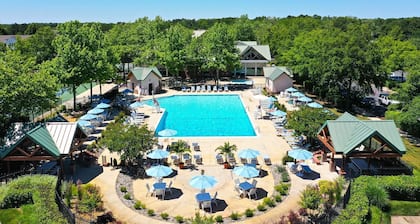 Great 3 BD ground floor condo in Bear Trap Dunes! Sleeps 6, Shuttle to the beach, Community Pool, great Amenities and more! Discounts for 3 night, 5 night, and 7 night stays for August and September!