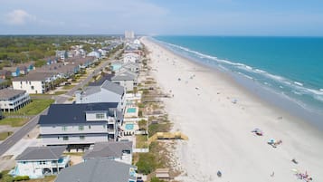 بالقرب من الشاطئ