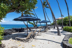 Beach - Kona Isle B3 No Stairs, Fully Remodeled, Beautifully Decorated: True Gem! (Kailua Kona)