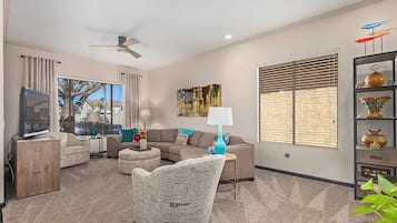 House, 4 Bedrooms | Living area