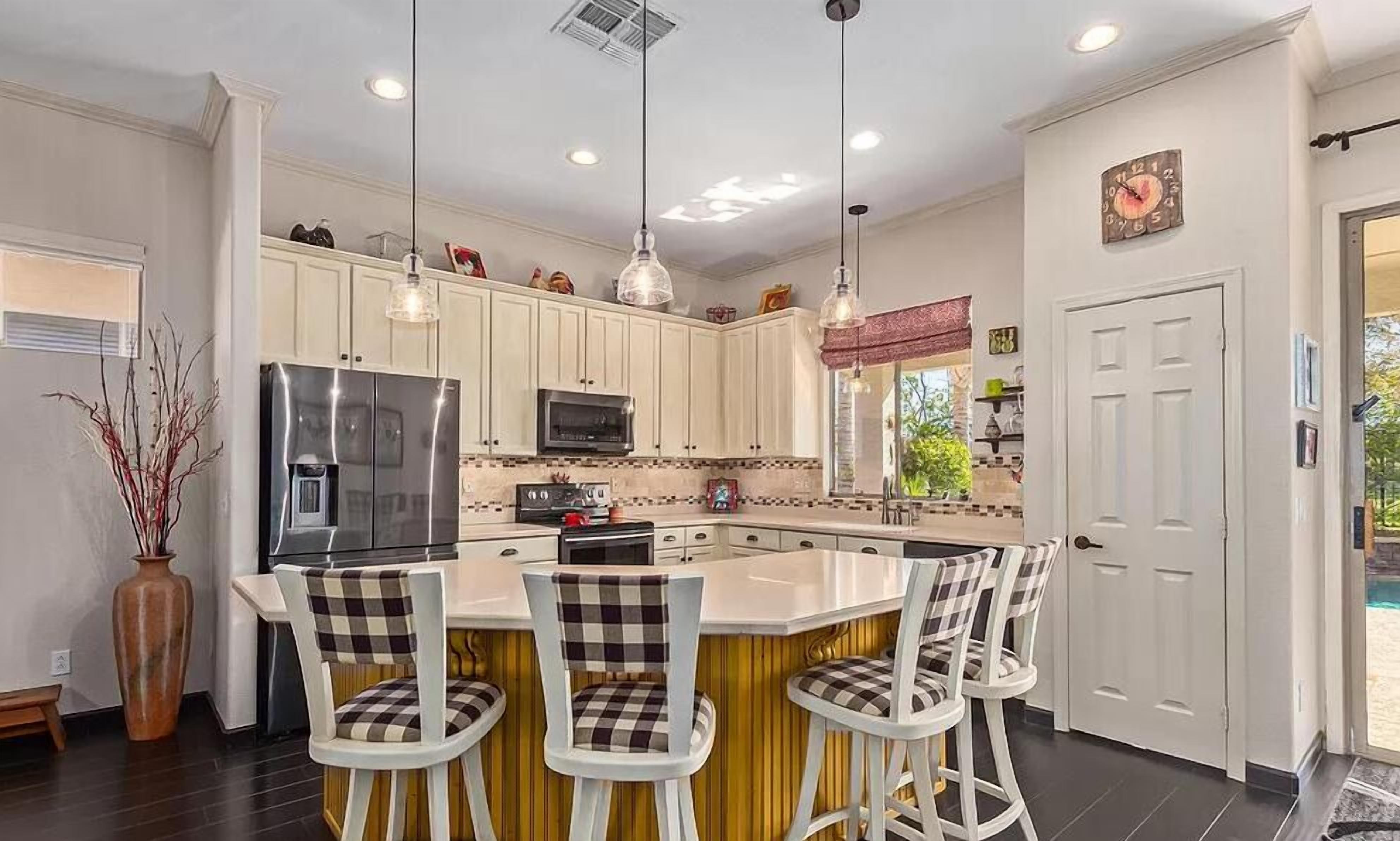 House, 4 Bedrooms | Private kitchen | Fridge, oven, coffee/tea maker, toaster