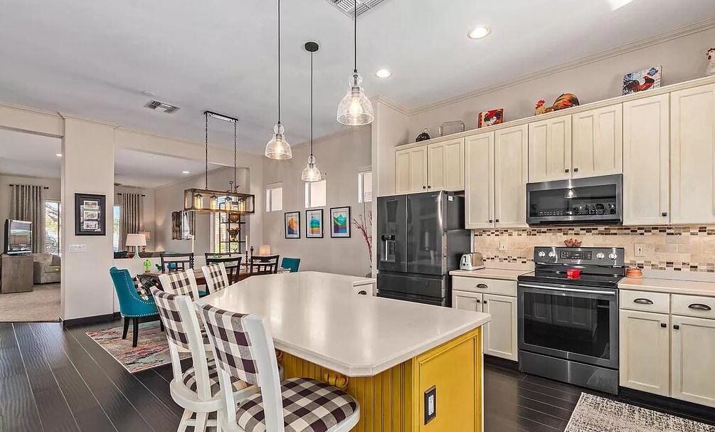 House, 4 Bedrooms | Private kitchen | Fridge, oven, coffee/tea maker, toaster