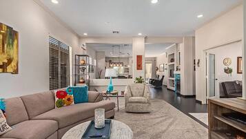 House, 4 Bedrooms | Living area