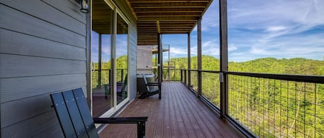 Cabin, 4 Bedrooms | Property grounds