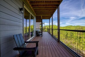 Cabin, 4 Bedrooms | Property grounds
