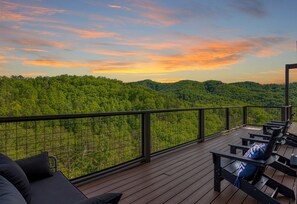 Cabin, 4 Bedrooms | Property grounds