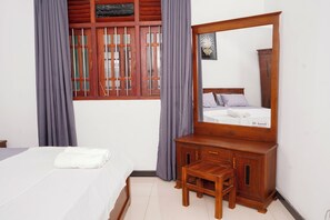 2 عدّة غرف نوم ومكتب وواي فاي مجانًا وملاءات أسرّة