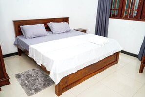 2 soverom, skrivebord, wi-fi (inkludert) og sengetøy