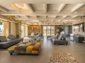 Smart TV, fireplace - Villa ETRU Private Home - Luxury Farm Stay with Restaurant and Experiences (Peccioli)