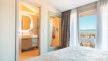 6 bedrooms, iron/ironing board, travel crib, free WiFi