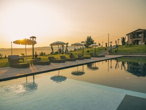 Outdoor pool - Villa ETRU Private Home - Luxury Farm Stay with Restaurant and Experiences (Peccioli)