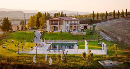 Villa ETRU Private Home - Luxury Farm Stay with Restaurant and Experiences