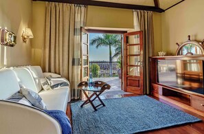 Smart TV, fireplace, table tennis, books