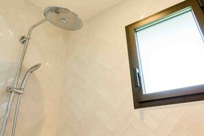 Douche, séchoir à cheveux