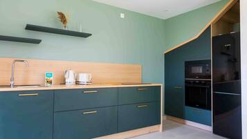 Réfrigérateur, micro-ondes, four, lave-vaisselle