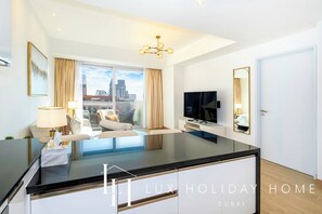 Apartment | Private kitchen | Electric kettle, toaster - LUX The JW Marina Suite 2 (Dubai)