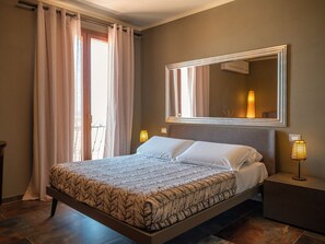 4 chambres, coffres-forts dans les chambres, fer et planche à repasser