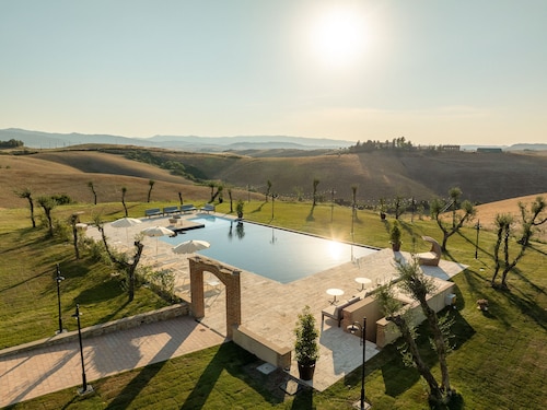 Villa GINESTRA Private Home - Luxury Farm Stay with Restaurant and Experiences