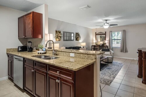 Charming Family & Triathlete Downtown Suite 857