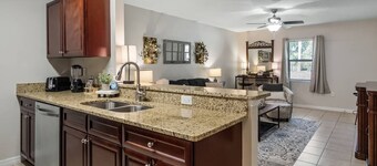 Charming Family & Triathlete Downtown Suite 857