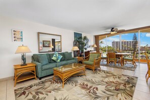 Fernseher, DVD-Player, Tischtennisplatte